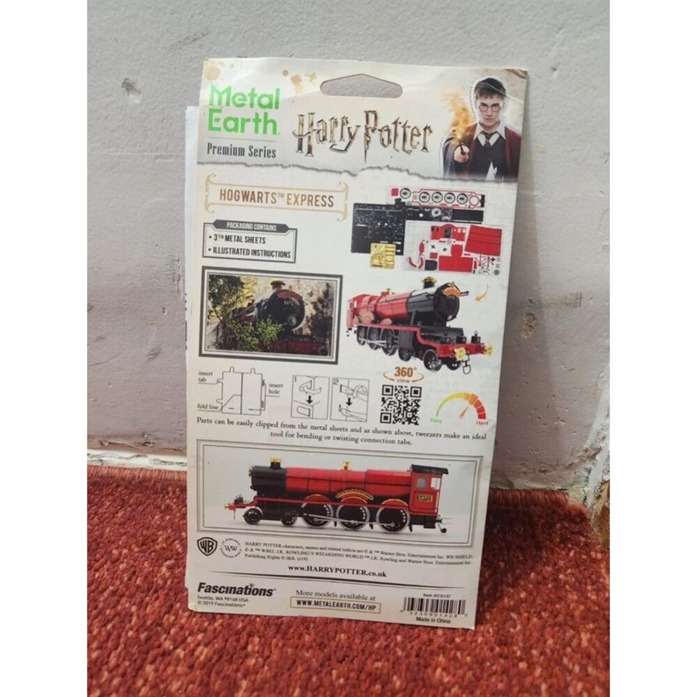 Metal Earth Premium Series Harry Potter Hogwarts Express 3D Metal Model Kit - Picture 2 of 6